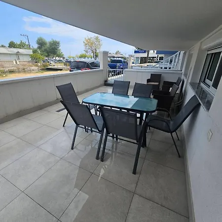 Apartament Nifaki