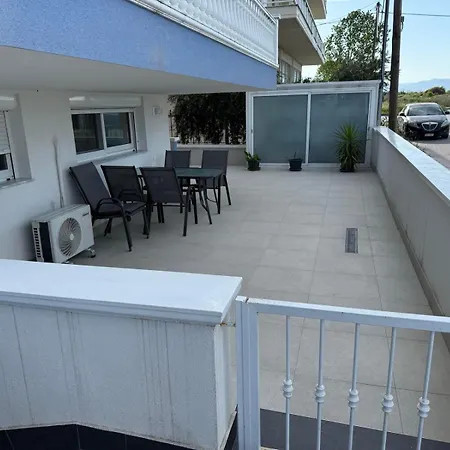 Nifaki Apartament *